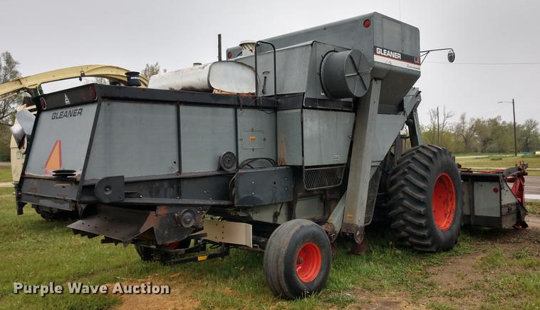 image for item DD6997 Gleaner L2 combine