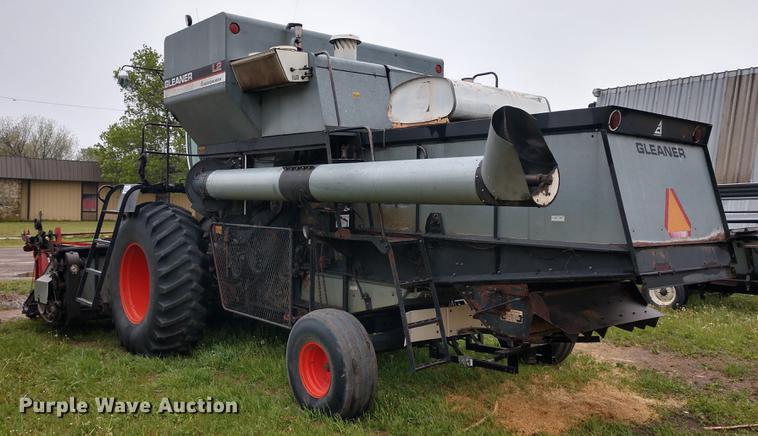 image for item DD6997 Gleaner L2 combine
