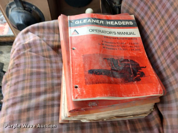 image for item DD6997 Gleaner L2 combine