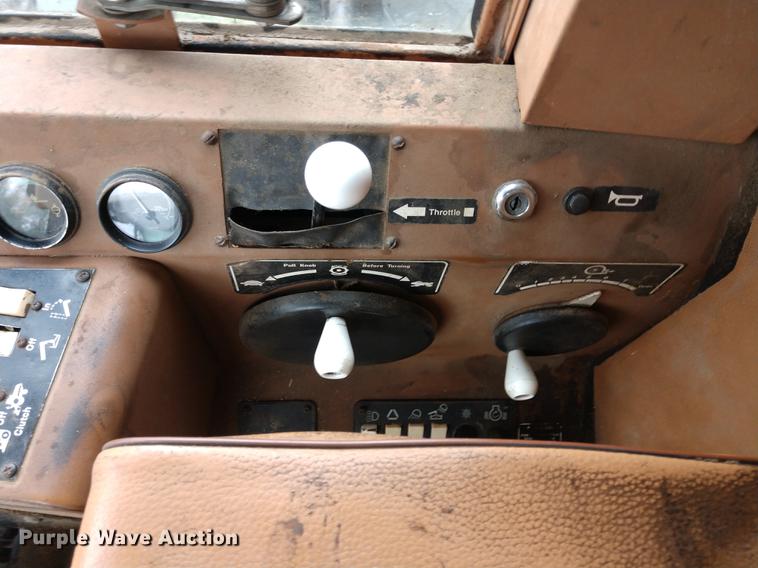 image for item DD6997 Gleaner L2 combine