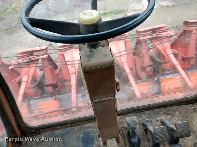 image for item DD6997 Gleaner L2 combine