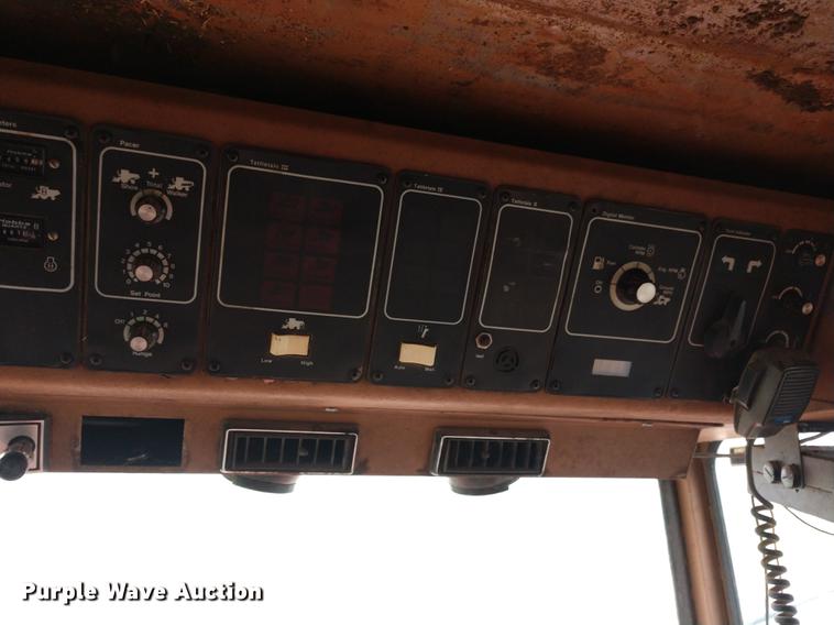 image for item DD6997 Gleaner L2 combine