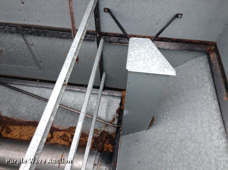 image for item DD6997 Gleaner L2 combine