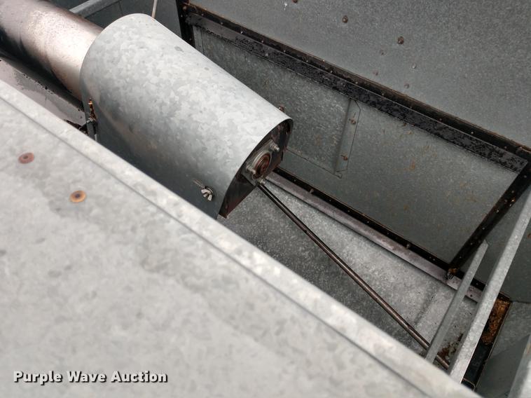 image for item DD6997 Gleaner L2 combine