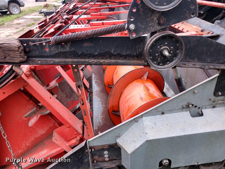 image for item DD6997 Gleaner L2 combine