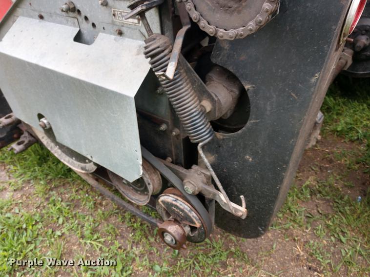 image for item DD6997 Gleaner L2 combine