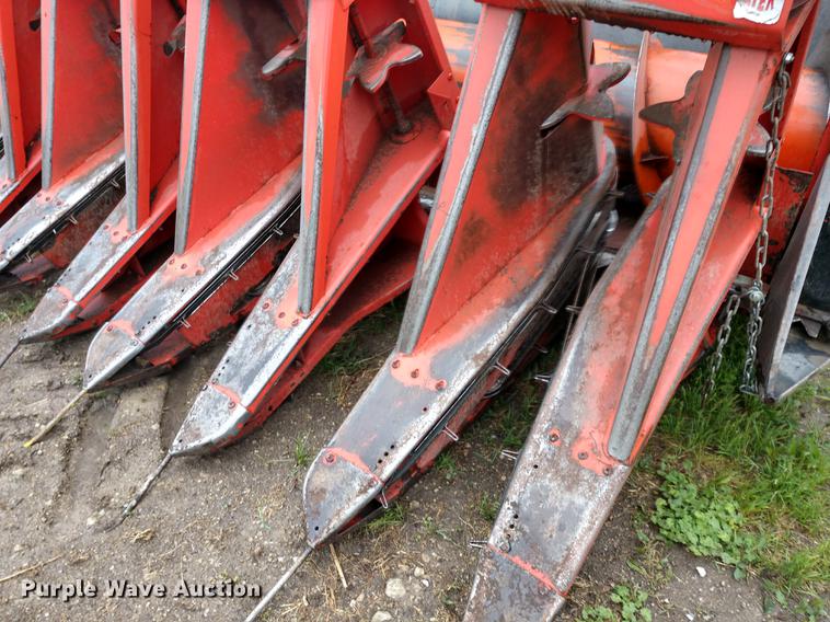 image for item DD6997 Gleaner L2 combine