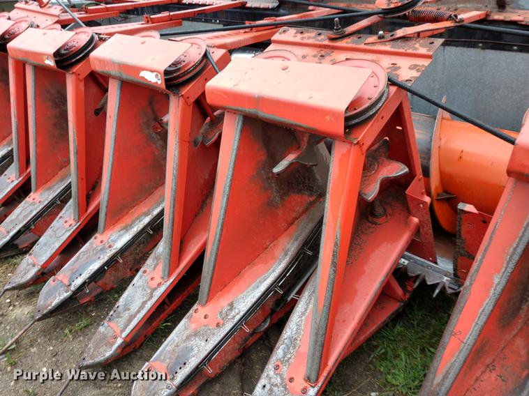 image for item DD6997 Gleaner L2 combine