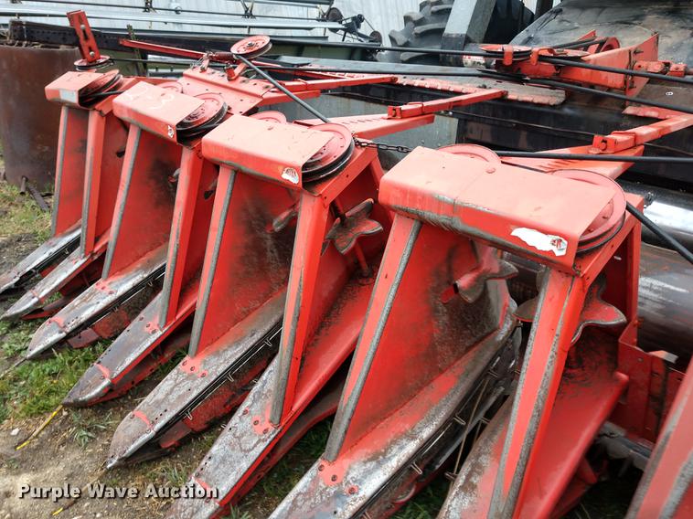 image for item DD6997 Gleaner L2 combine