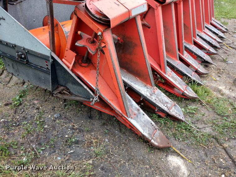 image for item DD6997 Gleaner L2 combine