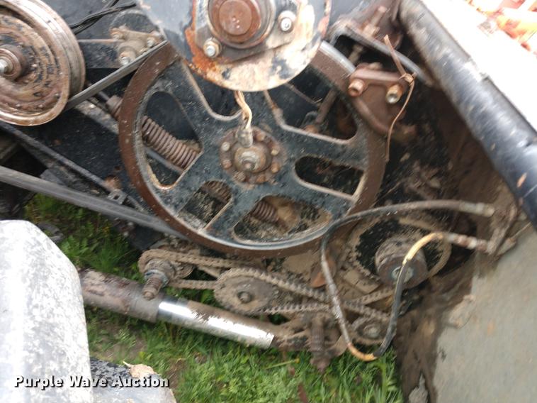 image for item DD6997 Gleaner L2 combine