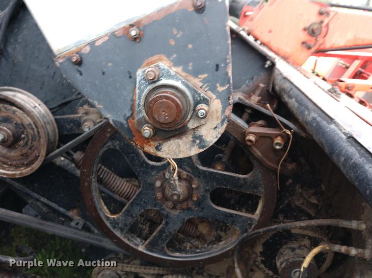 image for item DD6997 Gleaner L2 combine