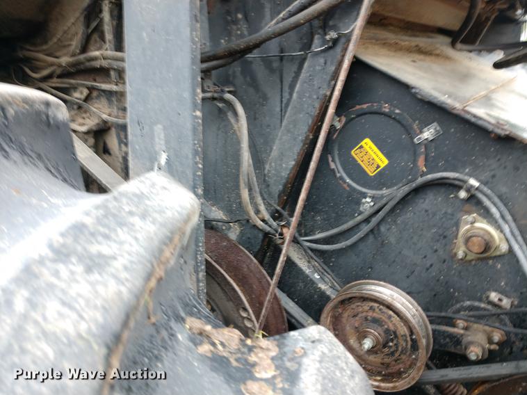 image for item DD6997 Gleaner L2 combine