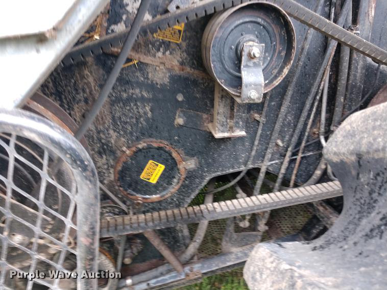 image for item DD6997 Gleaner L2 combine