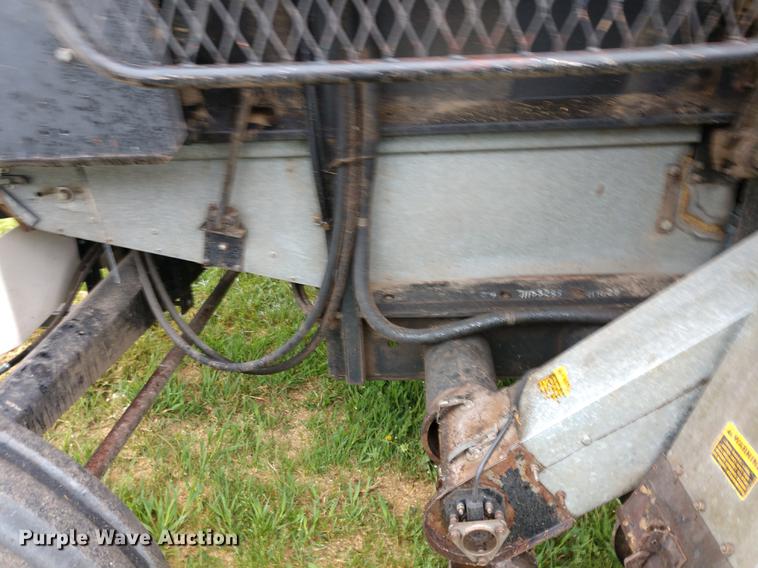 image for item DD6997 Gleaner L2 combine