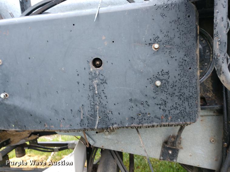 image for item DD6997 Gleaner L2 combine