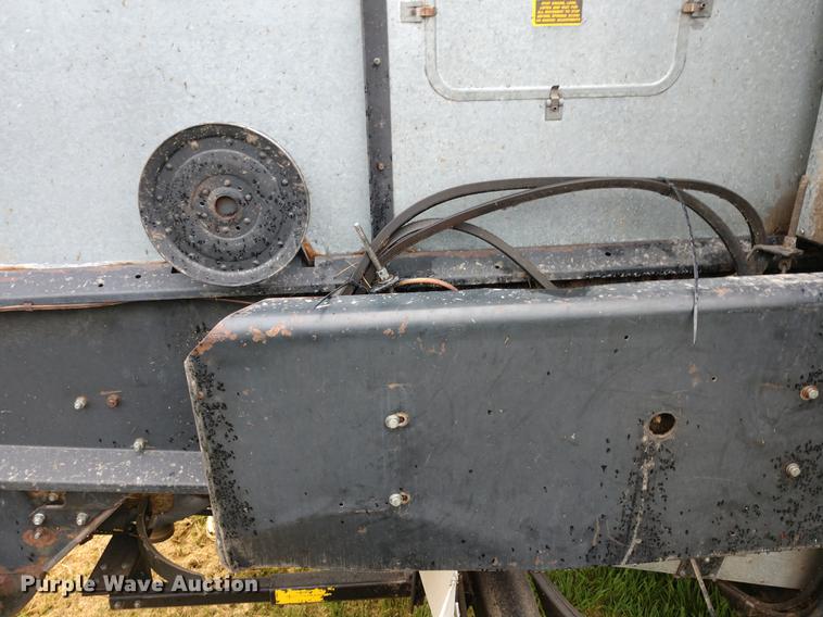 image for item DD6997 Gleaner L2 combine