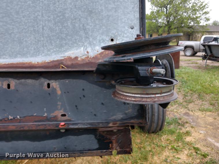 image for item DD6997 Gleaner L2 combine