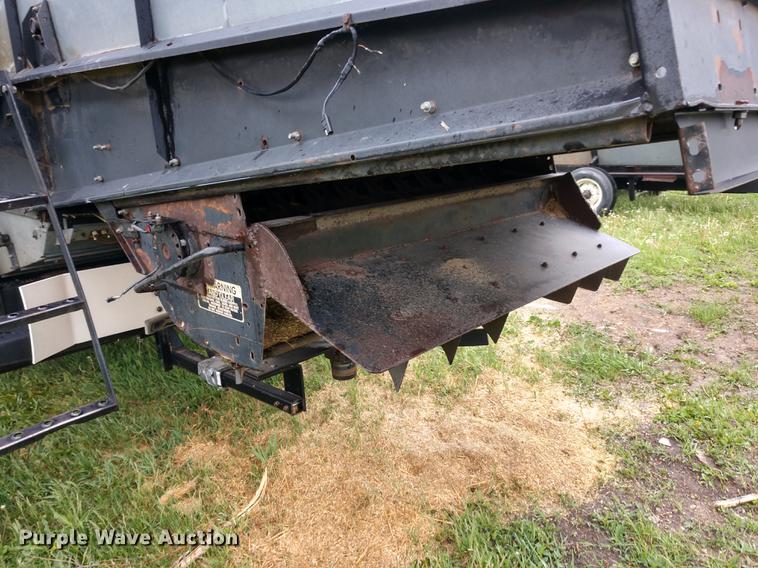 image for item DD6997 Gleaner L2 combine