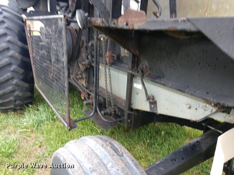 image for item DD6997 Gleaner L2 combine