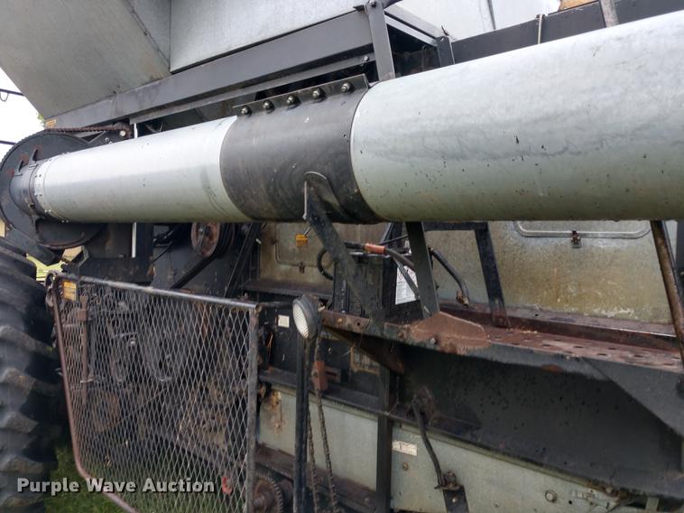 image for item DD6997 Gleaner L2 combine