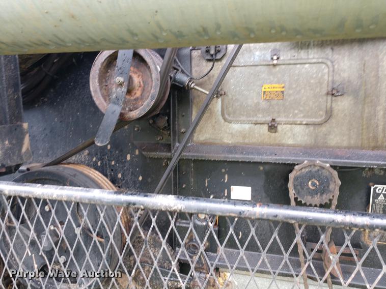 image for item DD6997 Gleaner L2 combine