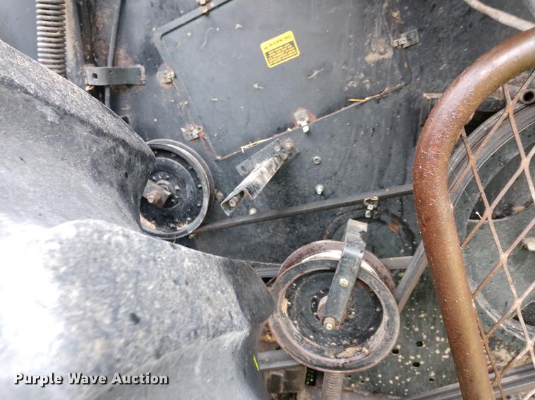 image for item DD6997 Gleaner L2 combine