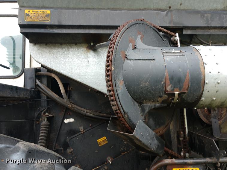 image for item DD6997 Gleaner L2 combine