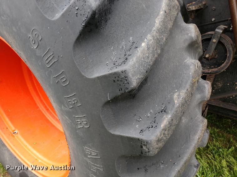 image for item DD6997 Gleaner L2 combine