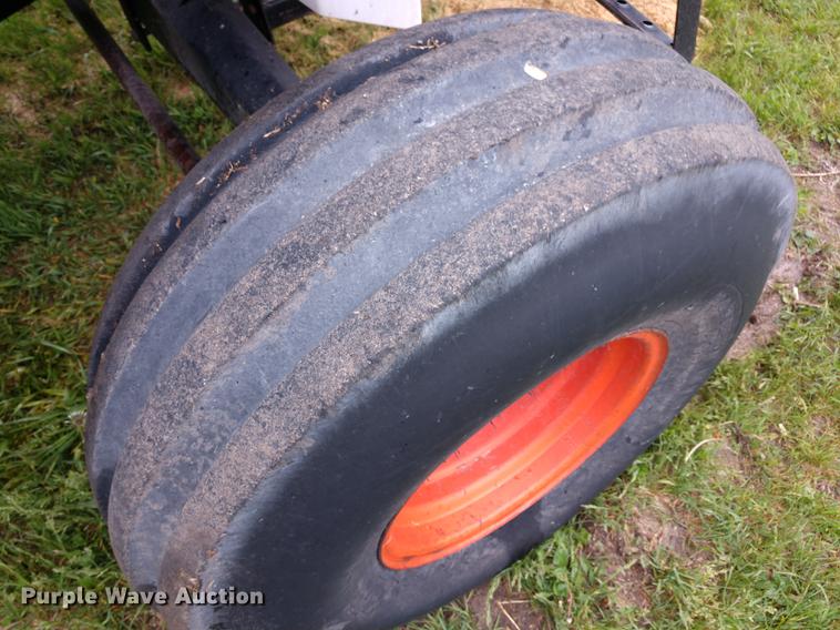 image for item DD6997 Gleaner L2 combine