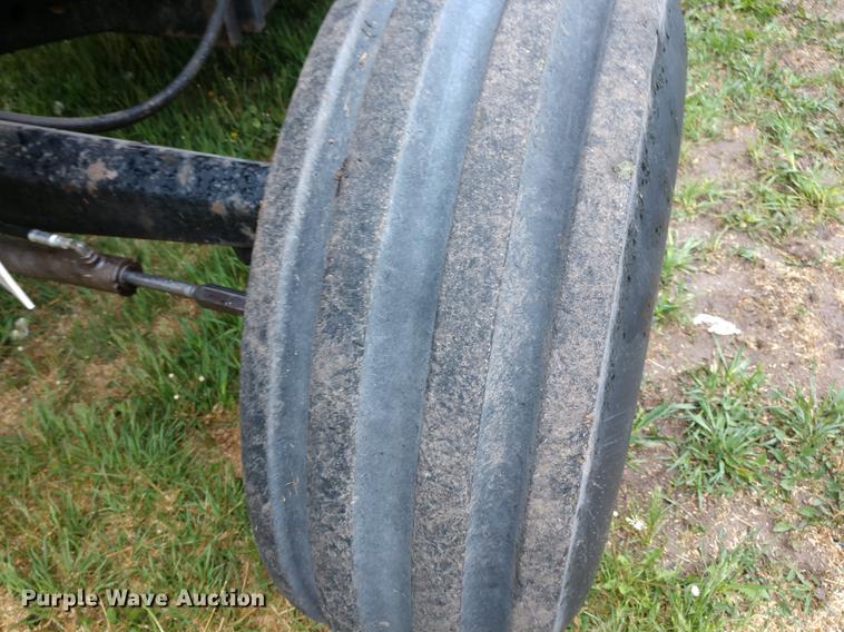 image for item DD6997 Gleaner L2 combine