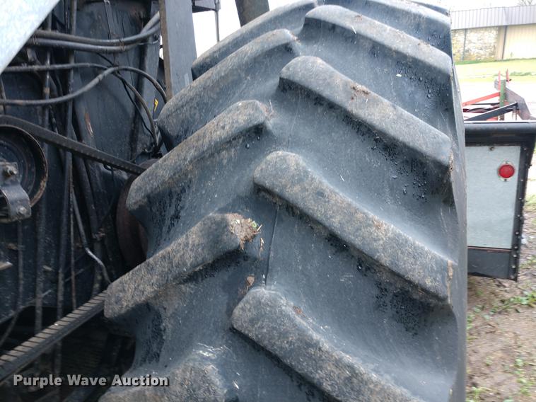 image for item DD6997 Gleaner L2 combine