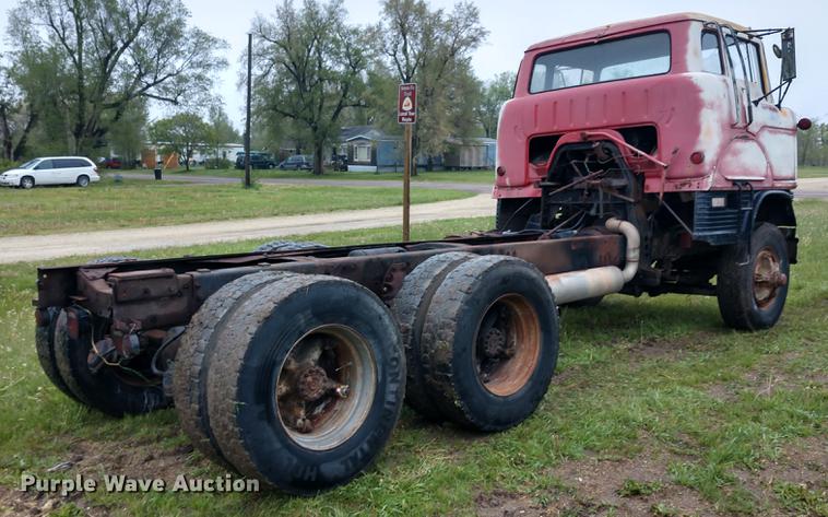 image for item DD7003 1963 Ford 950 semi truck
