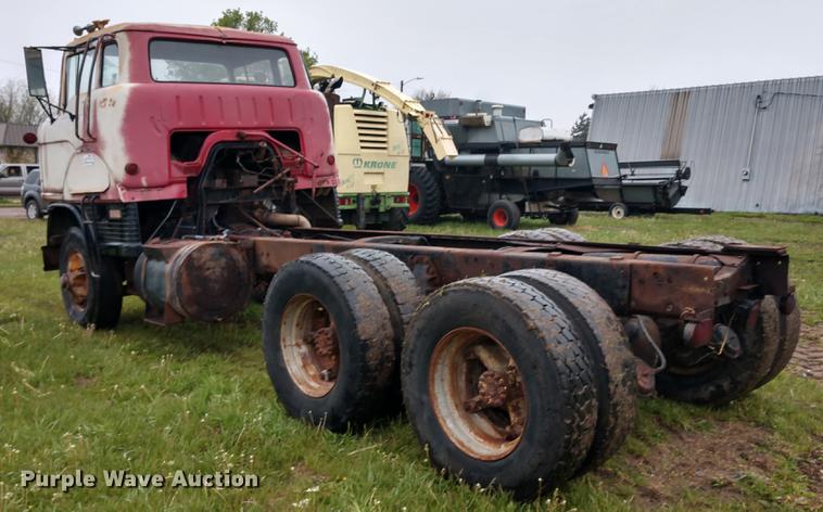 image for item DD7003 1963 Ford 950 semi truck