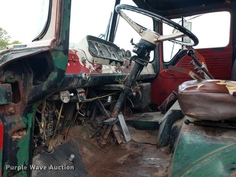 image for item DD7003 1963 Ford 950 semi truck