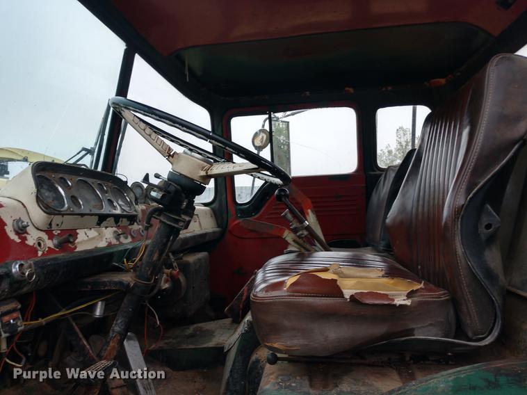 image for item DD7003 1963 Ford 950 semi truck