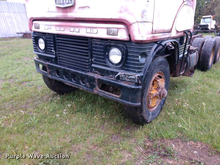image for item DD7003 1963 Ford 950 semi truck