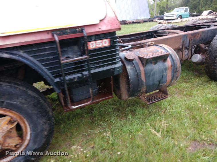 image for item DD7003 1963 Ford 950 semi truck