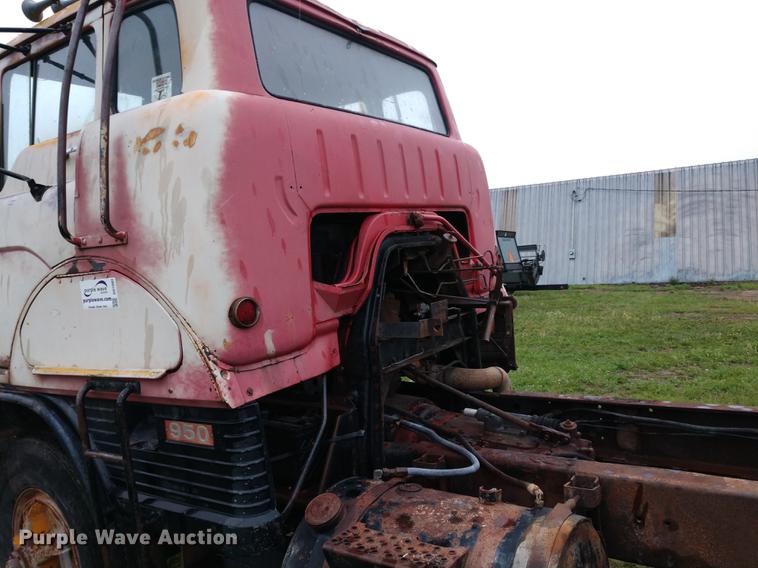 image for item DD7003 1963 Ford 950 semi truck