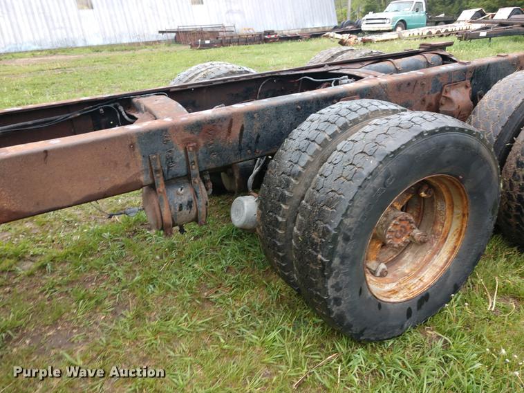 image for item DD7003 1963 Ford 950 semi truck