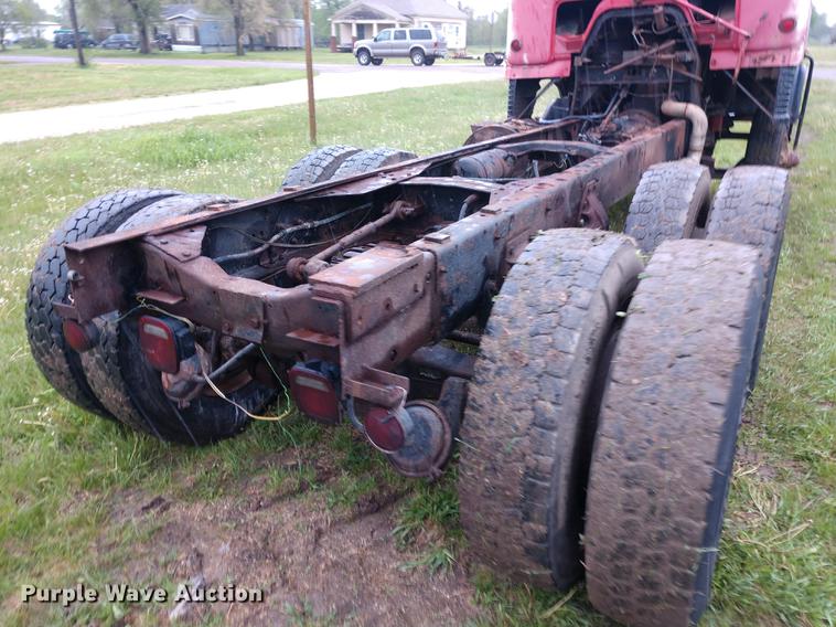 image for item DD7003 1963 Ford 950 semi truck