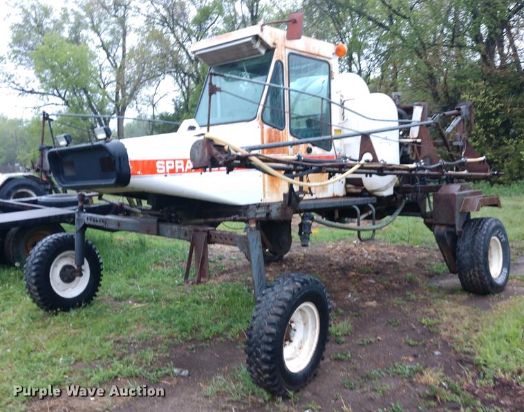 image for item DD7004 SpraCoupe Melroe sprayer