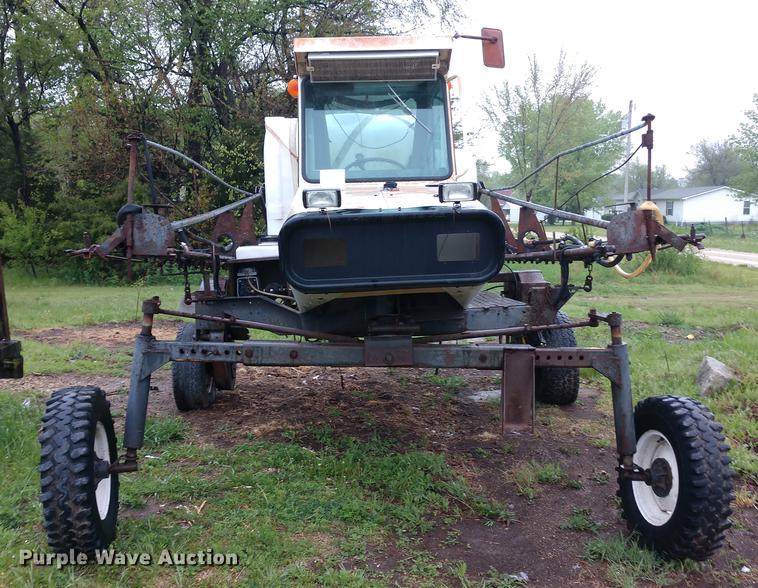 image for item DD7004 SpraCoupe Melroe sprayer