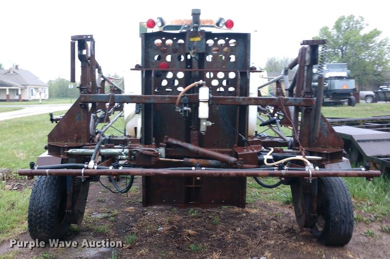 image for item DD7004 SpraCoupe Melroe sprayer