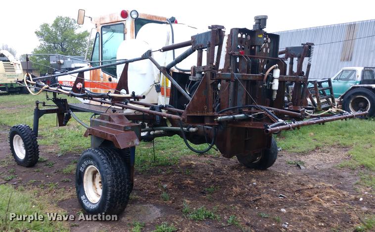 image for item DD7004 SpraCoupe Melroe sprayer