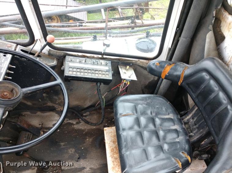 image for item DD7004 SpraCoupe Melroe sprayer