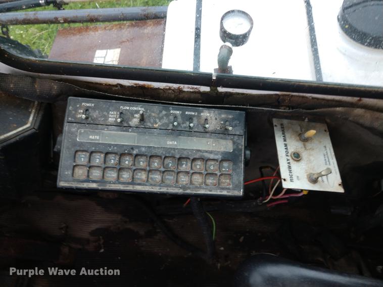 image for item DD7004 SpraCoupe Melroe sprayer