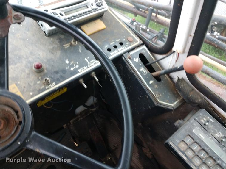 image for item DD7004 SpraCoupe Melroe sprayer