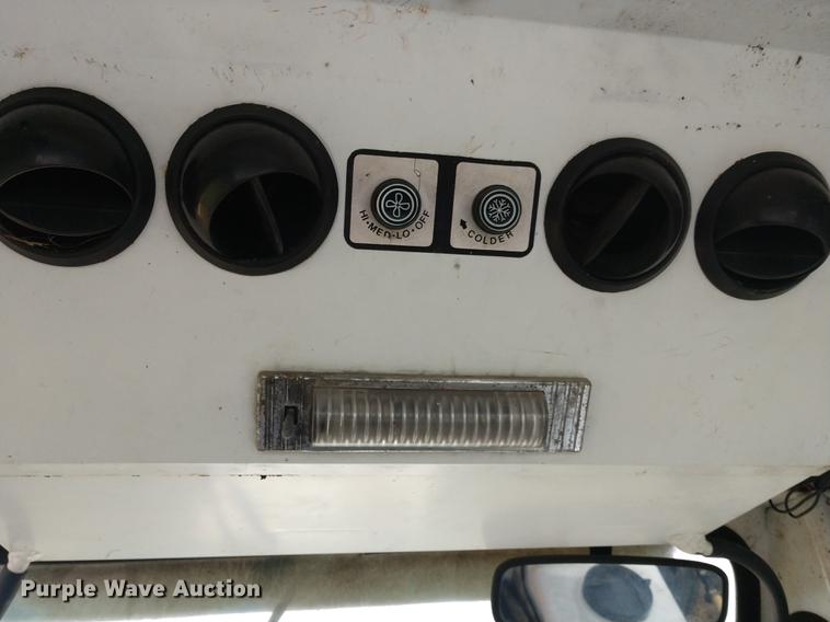 image for item DD7004 SpraCoupe Melroe sprayer