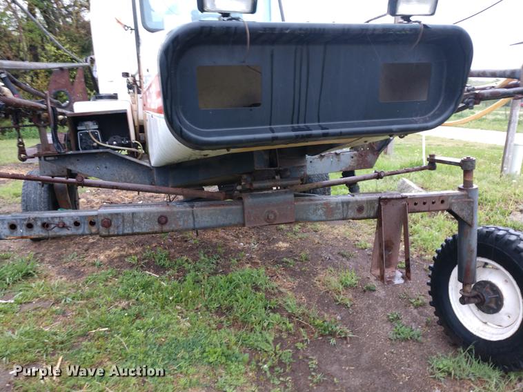 image for item DD7004 SpraCoupe Melroe sprayer